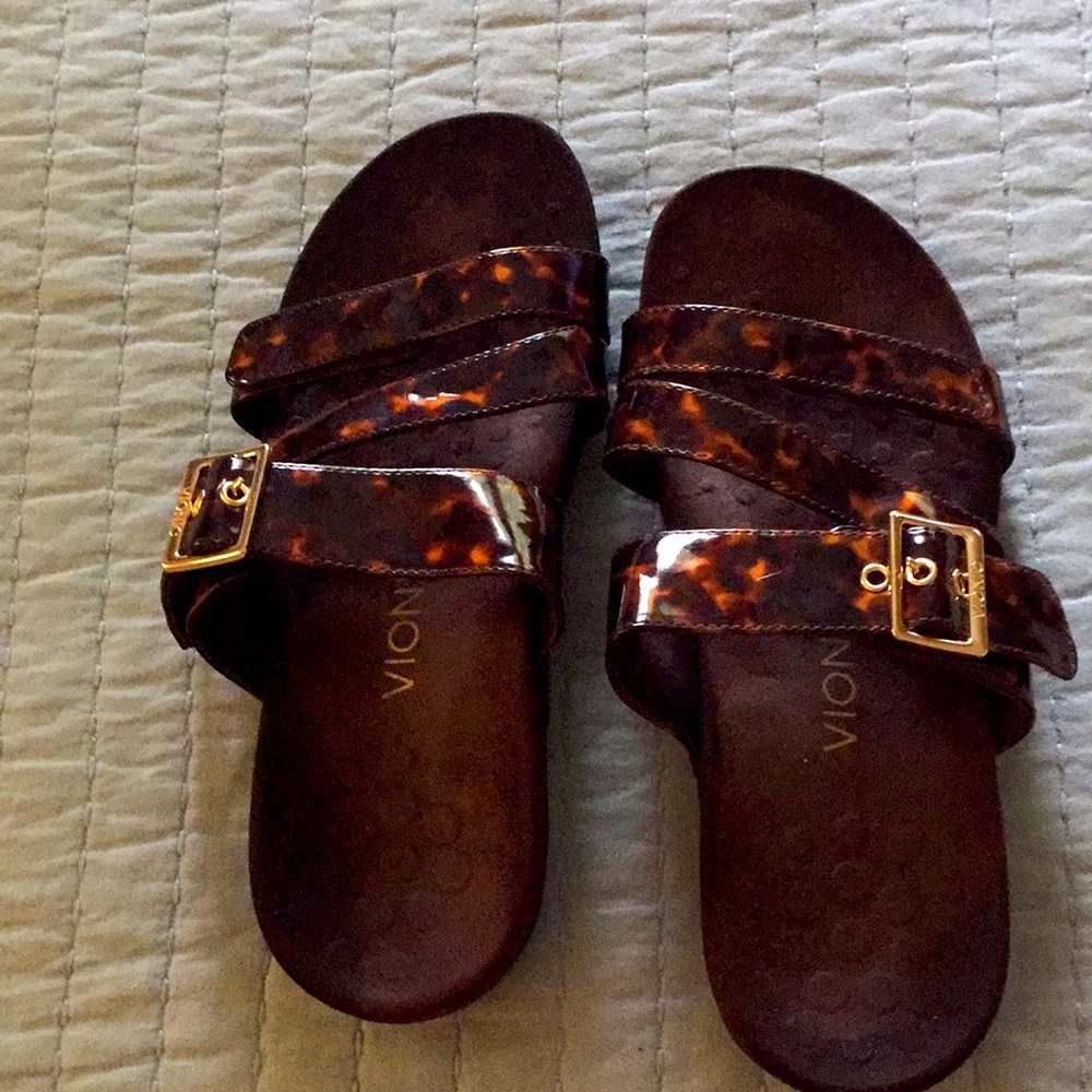 Vionic brown tortoise adjustable sandals